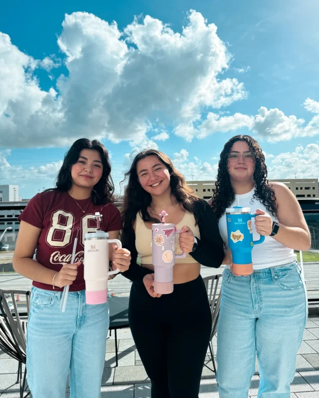 What a beautiful day for another successful Resident Event!☁️🌞

We hope everyone had a great time yesterday! 
Stay tuned to find out what event we will be hosting next week; it might just be a BIG one!👀
-

#LiveLapishly #Miami #FIU #College