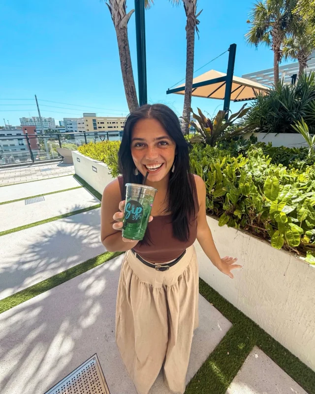 ❌GIVEAWAY CLOSED❌

Congrats to ✨ @mxlany.cxrrato ✨ for being our winner!
-

It’s time another Freeze Tag Friday!🥶

Drop 🥤🥤🥤in the comments until we say FREEZE! The last person to comment will win a $25 gift card to Sip305! @sip.305 

Good luck!✨
-

#LiveLapishly #Miami #FIU #FreezeTagFriday